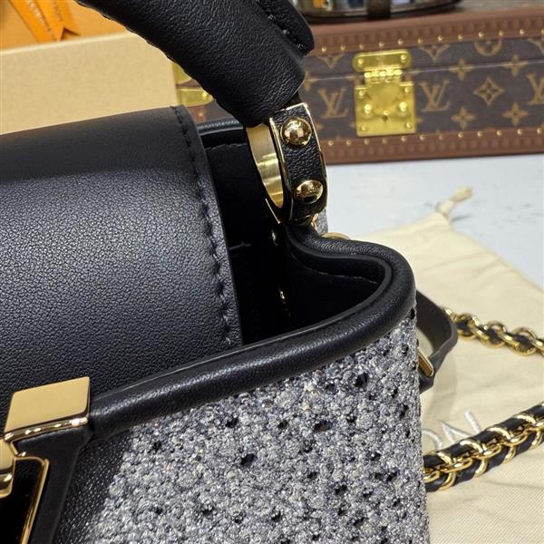 2026120164335775 830